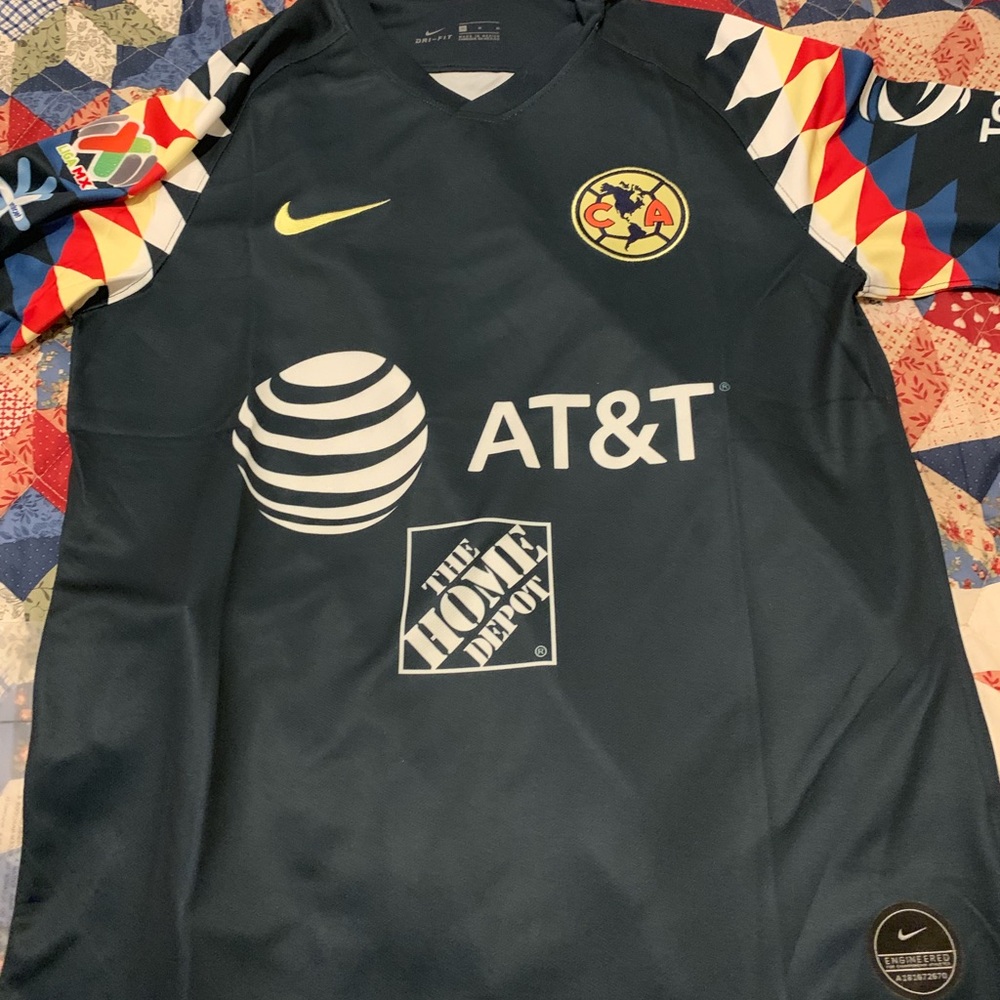 Nike - Picture 2 of 3